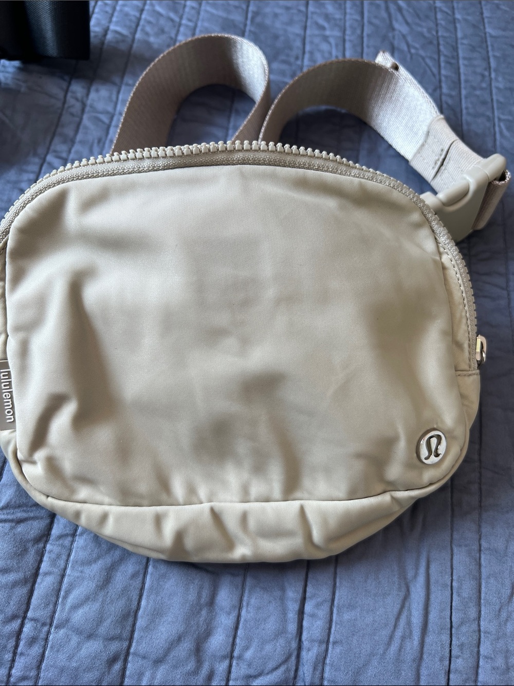 Lululemon Tan 2L Everywhere Belt Bag Good Condition